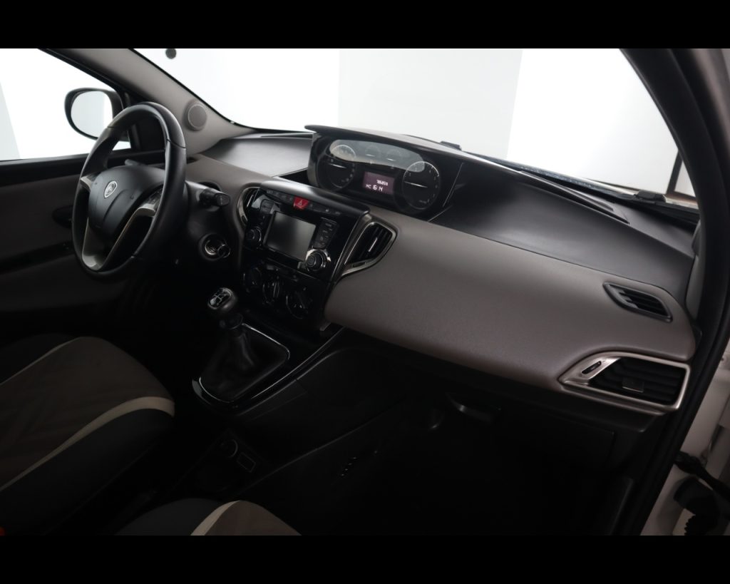 LANCIA Ypsilon 1.2 Gold 69cv - 16