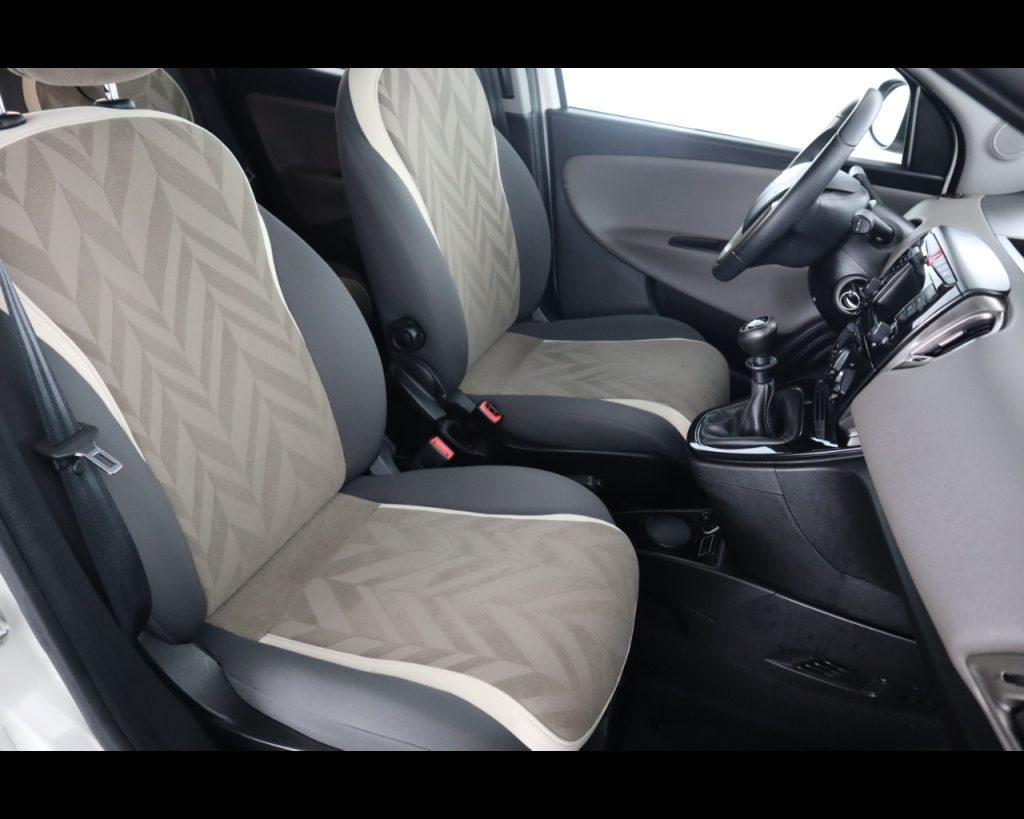 LANCIA Ypsilon 1.2 Gold 69cv - 17