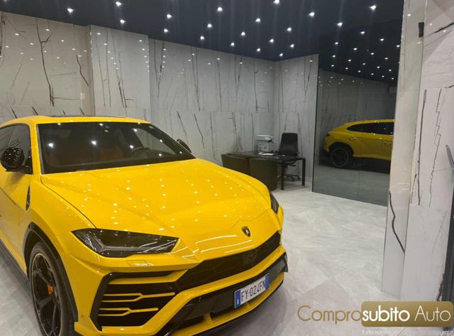 LAMBORGHINI Urus Giallo metallizzato