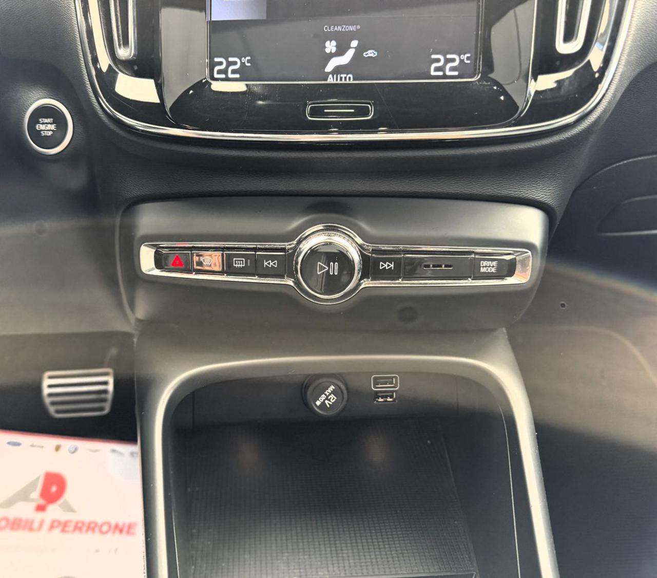 VOLVO XC40 D3 AWD Geartronic R-design (Tetto/Retro/APP/Led) - 25