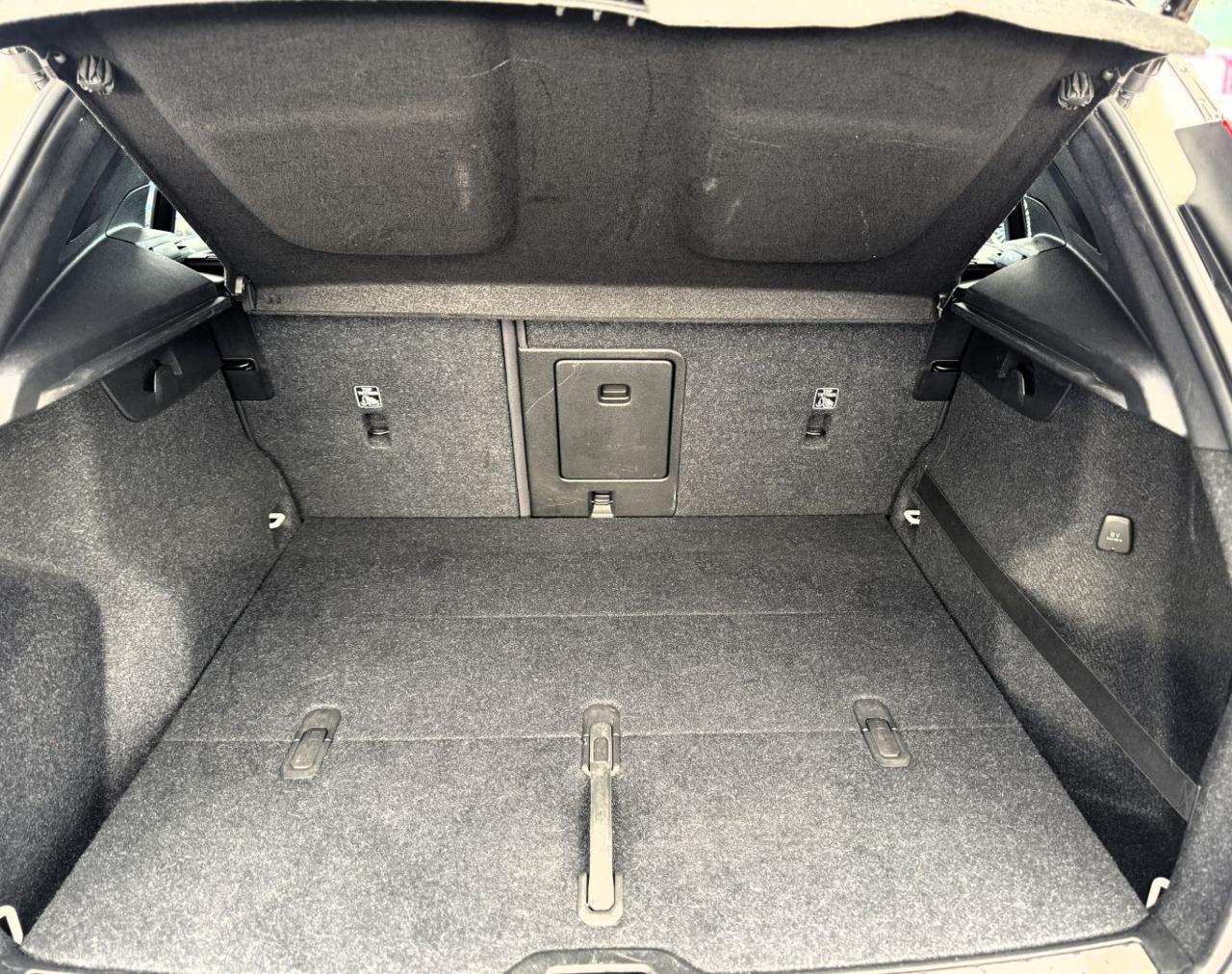 VOLVO XC40 D3 AWD Geartronic R-design (Tetto/Retro/APP/Led) - 27