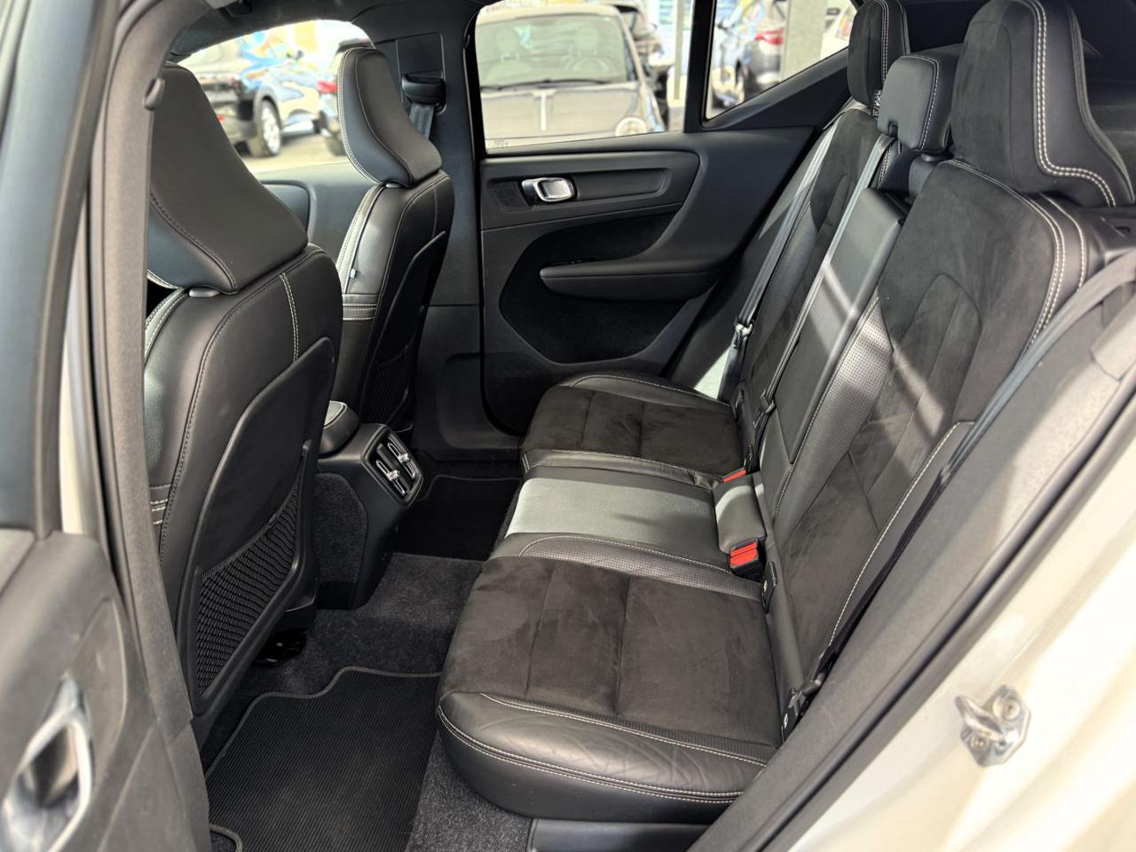 VOLVO XC40 D3 AWD Geartronic R-design (Tetto/Retro/APP/Led) - 11