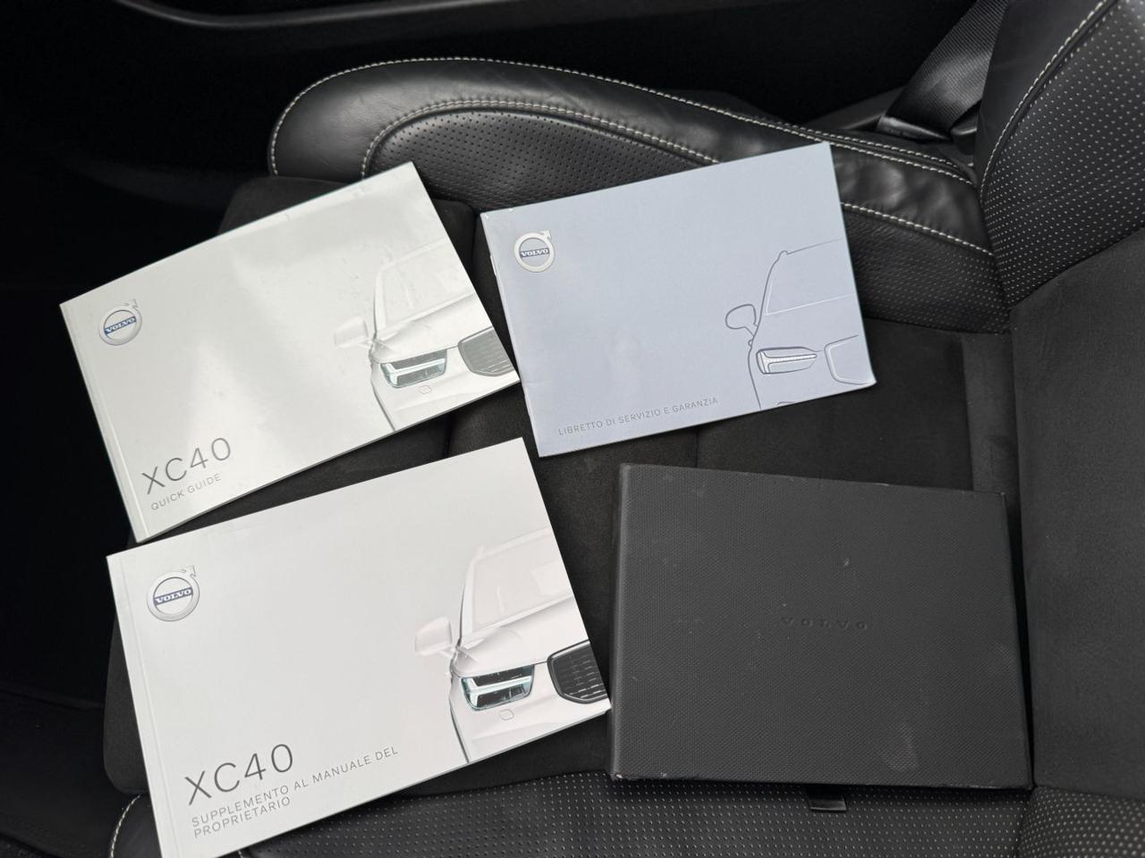 VOLVO XC40 D3 AWD Geartronic R-design (Tetto/Retro/APP/Led) - 24