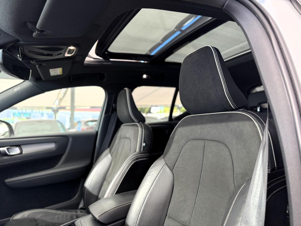 VOLVO XC40 D3 AWD Geartronic R-design (Tetto/Retro/APP/Led) - 7