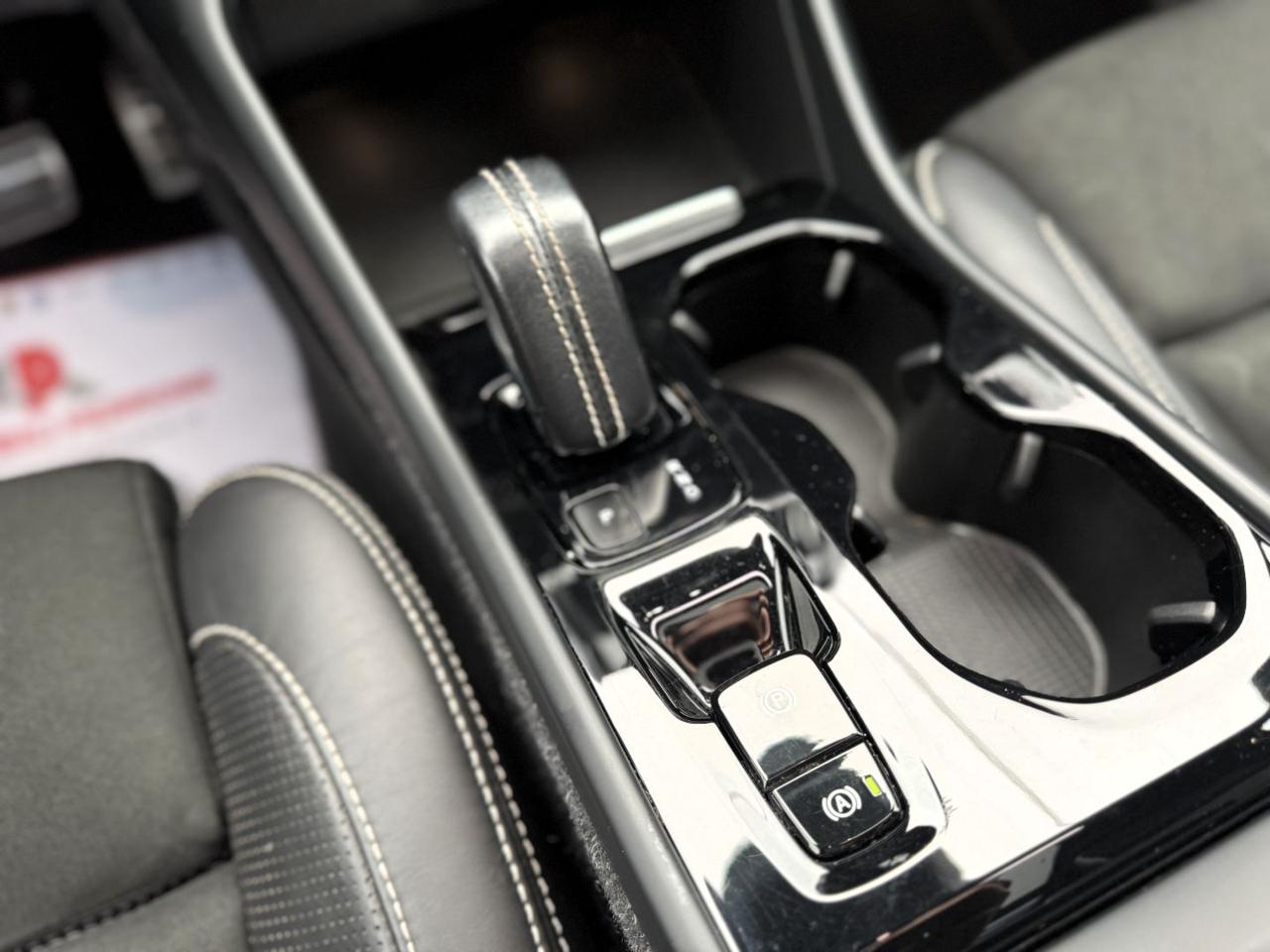 VOLVO XC40 D3 AWD Geartronic R-design (Tetto/Retro/APP/Led) - 23