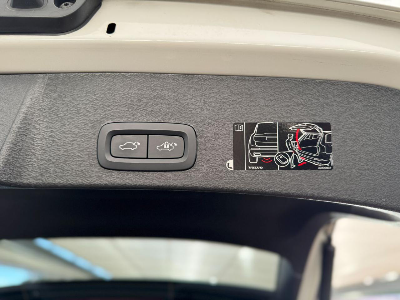 VOLVO XC40 D3 AWD Geartronic R-design (Tetto/Retro/APP/Led) - 28