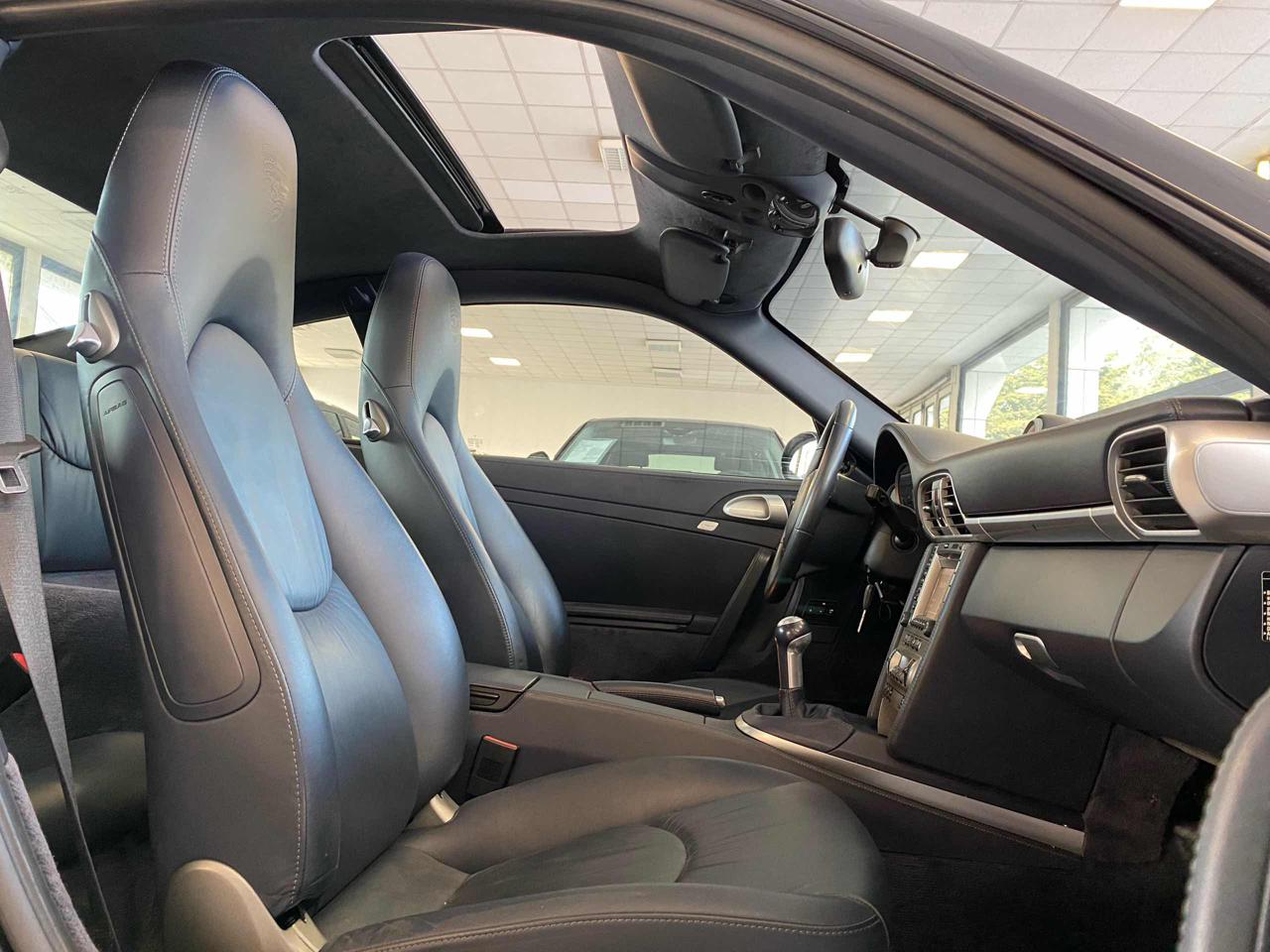 PORSCHE 911 Carrera 4S Coupé - 12