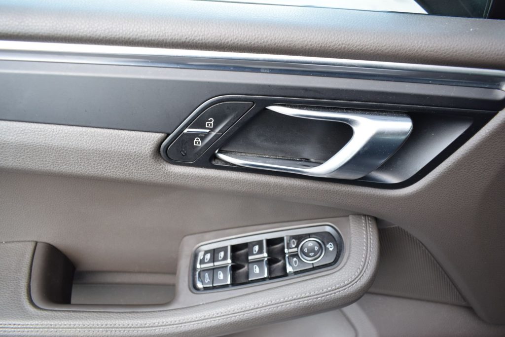 PORSCHE Macan 2.0 - 17