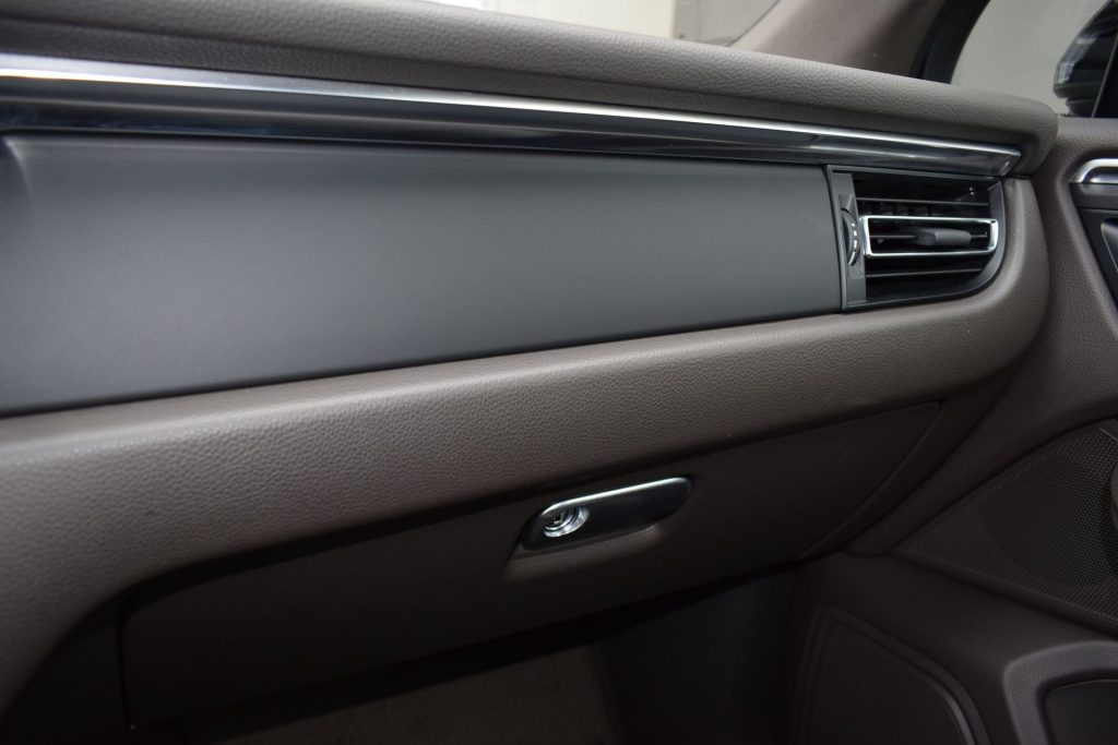 PORSCHE Macan 2.0 - 12