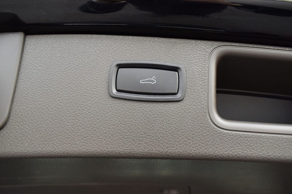 PORSCHE Macan 2.0 - 25