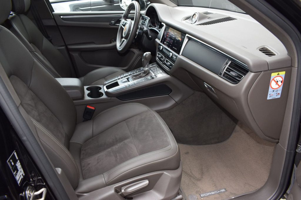 PORSCHE Macan 2.0 - 20
