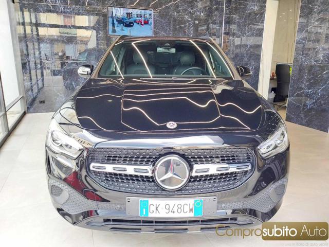 MERCEDES-BENZ GLA 180 Black pastel