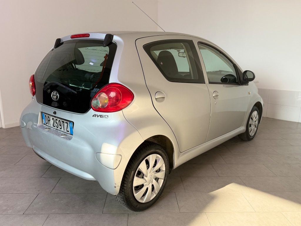 TOYOTA Aygo 1.0 12V VVT-i 5 porte Griffe - 11