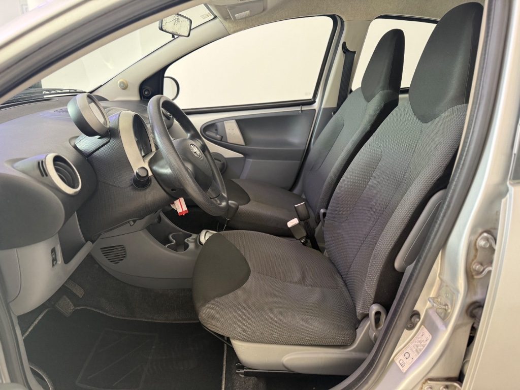 TOYOTA Aygo 1.0 12V VVT-i 5 porte Griffe - 4