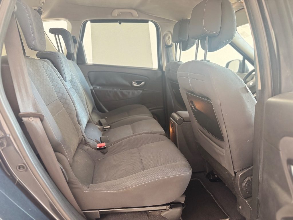 RENAULT Scenic X-Mod 1.5 dCi 105CV Confort - 9