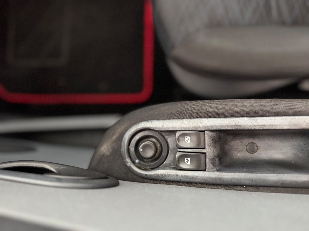 RENAULT Clio 1.2. 16V 5 porte Luxe - 15