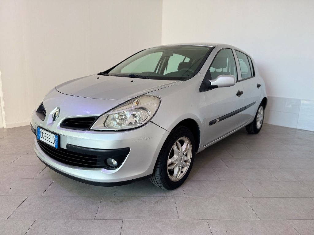 RENAULT Clio 1.2. 16V 5 porte Luxe - 3