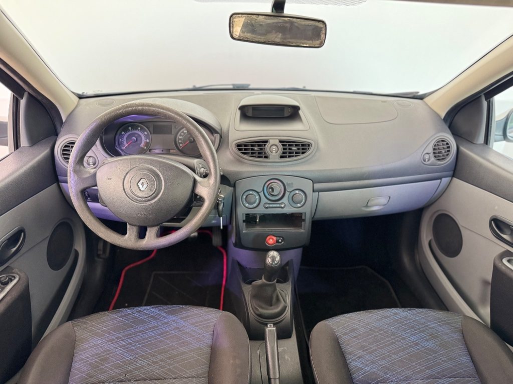 RENAULT Clio 1.2. 16V 5 porte Luxe - 7