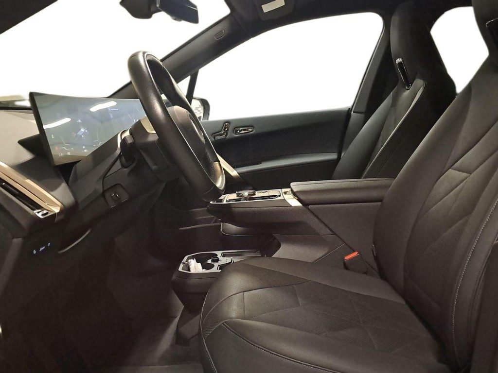 BMW iX xDrive 40 - 8