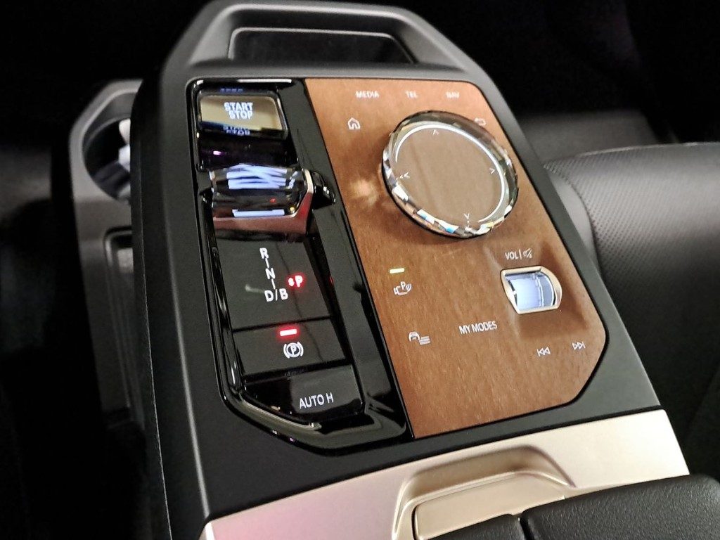 BMW iX xDrive 40 - 13