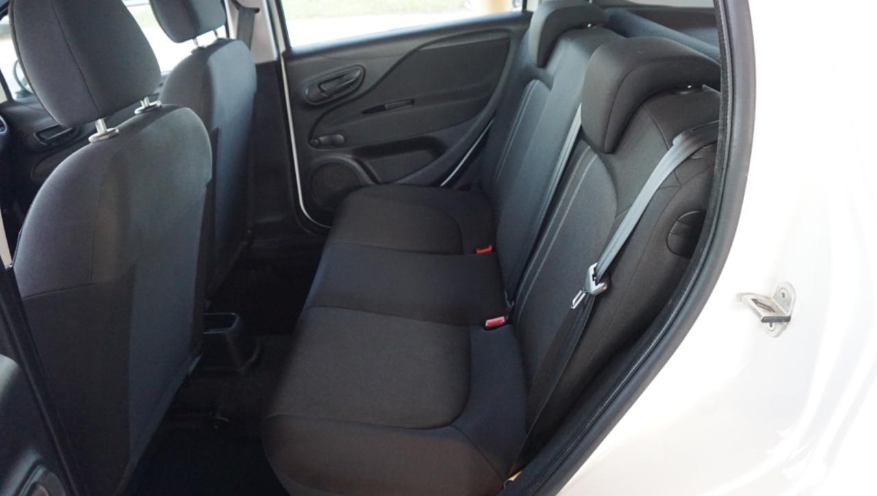 FIAT Punto 1.2 8V 5 porte Young - 19