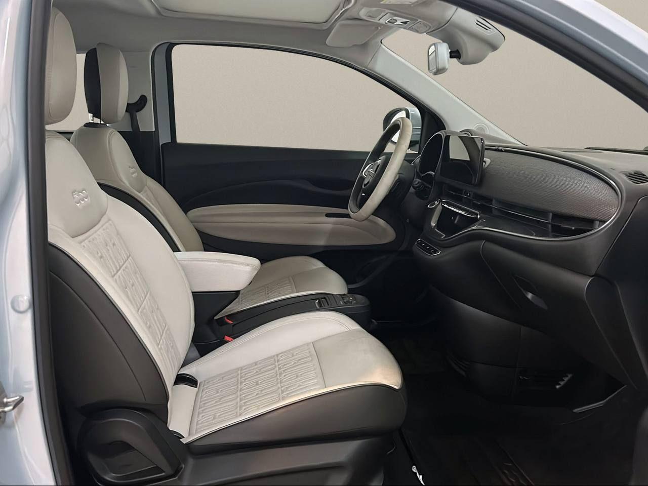 FIAT 500e Berlina 42 kWh La Prima 320 Km autonomia - 12