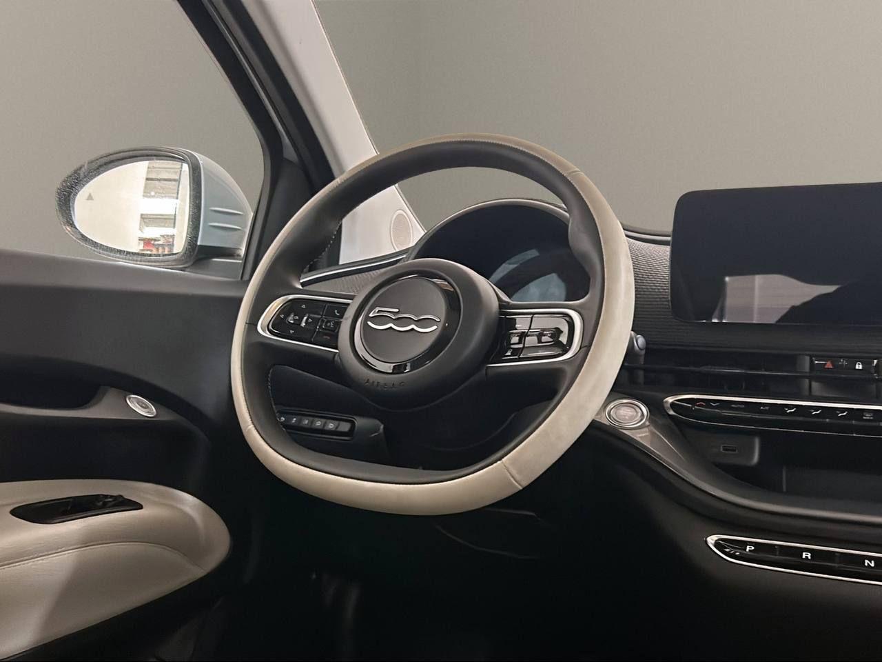 FIAT 500e Berlina 42 kWh La Prima 320 Km autonomia - 24