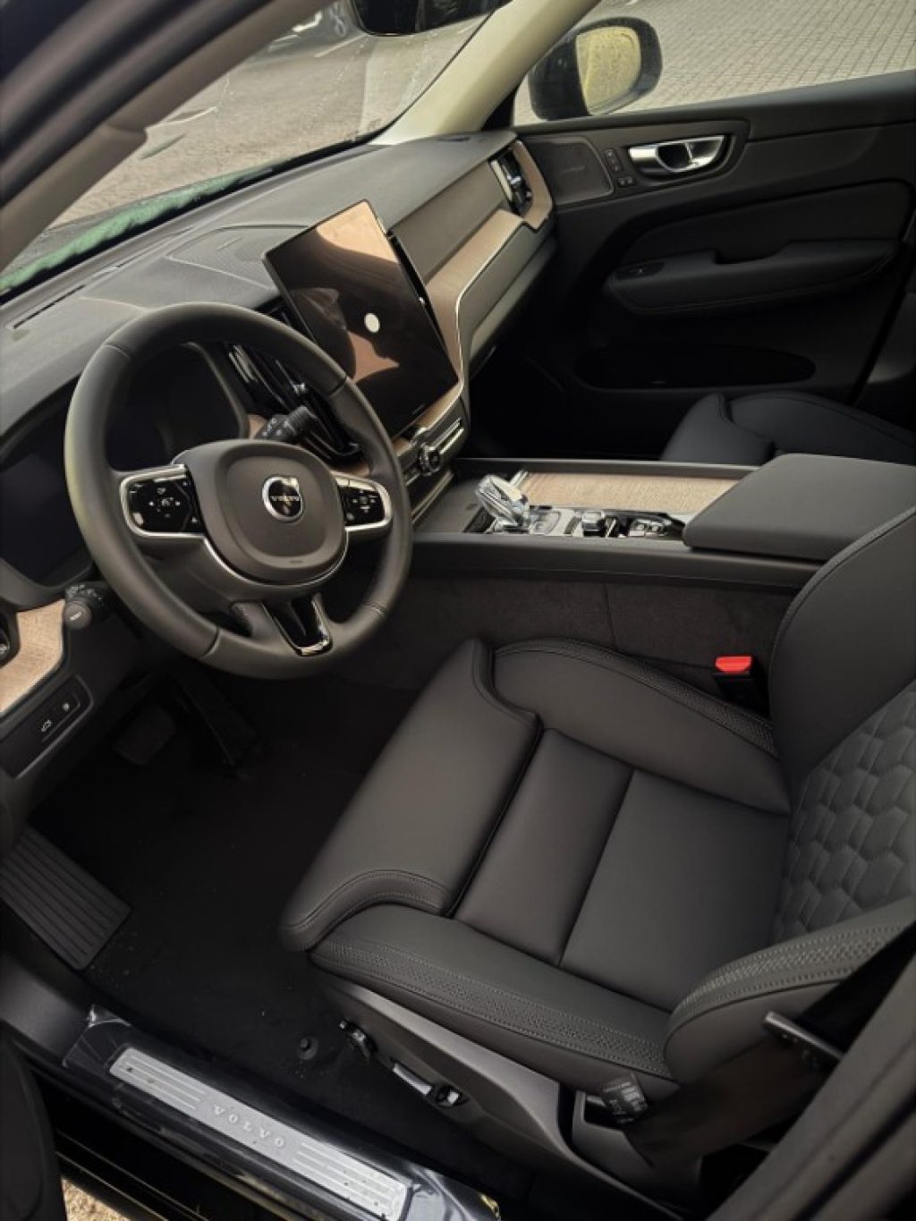 VOLVO XC60 T6 Plug-in hybrid AWD automatico Plus Dark - Grid Foto 9