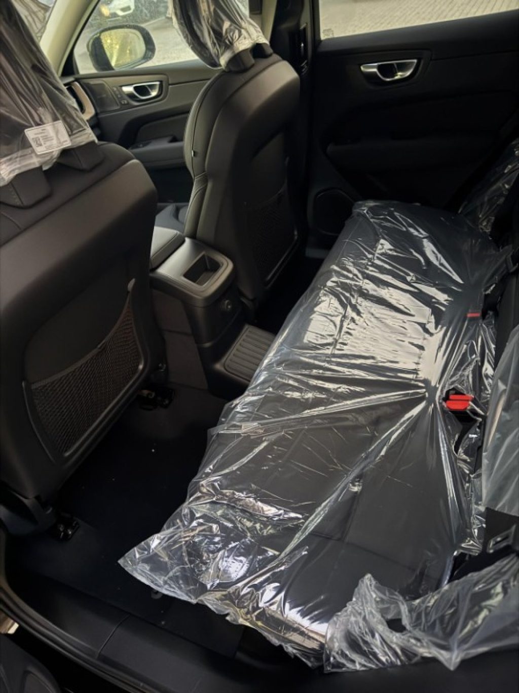 VOLVO XC60 T6 Plug-in hybrid AWD automatico Plus Dark - Grid Foto 10