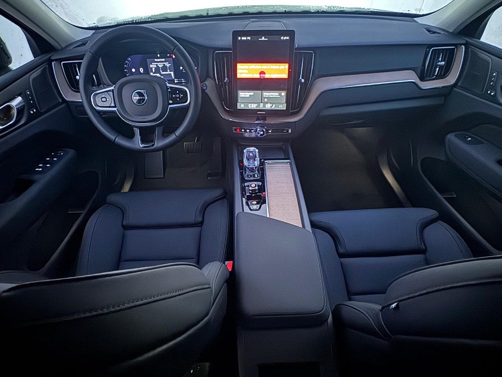 VOLVO XC60 T6 Plug-in hybrid AWD automatico Plus Dark - Grid Foto 11