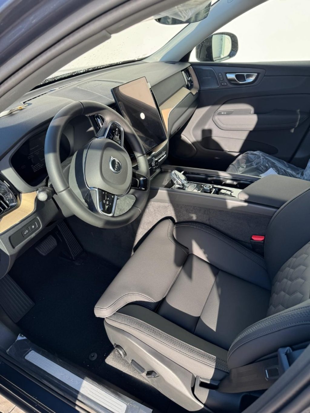 VOLVO XC60 T6 Plug-in hybrid AWD automatico Plus Dark - Grid Foto 9