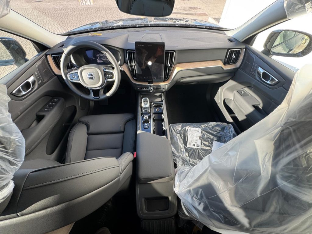 VOLVO XC60 T6 Plug-in hybrid AWD automatico Plus Dark - Grid Foto 10