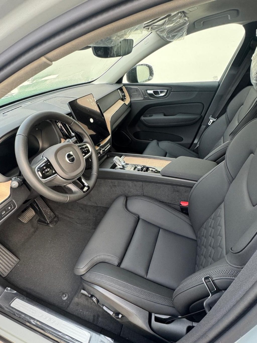 VOLVO XC60 T6 Plug-in hybrid AWD automatico Plus Dark - Grid Foto 9