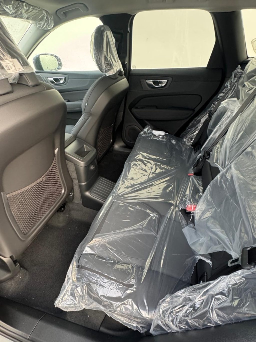 VOLVO XC60 T6 Plug-in hybrid AWD automatico Plus Dark - Grid Foto 10