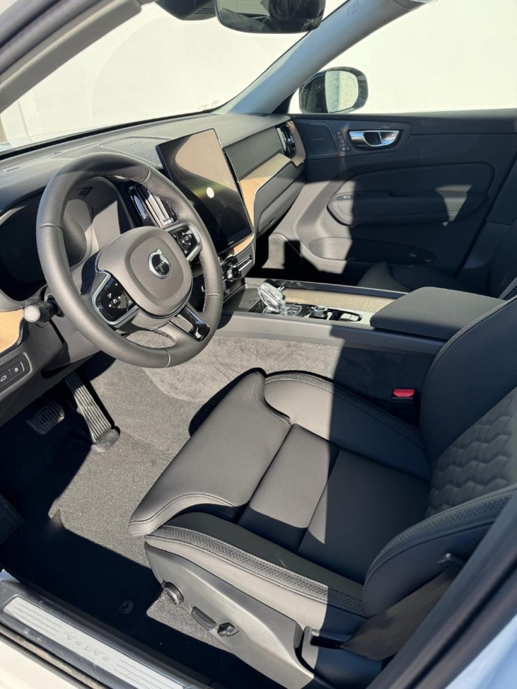 VOLVO XC60 T6 Plug-in hybrid AWD automatico Plus Dark - Grid Foto 9