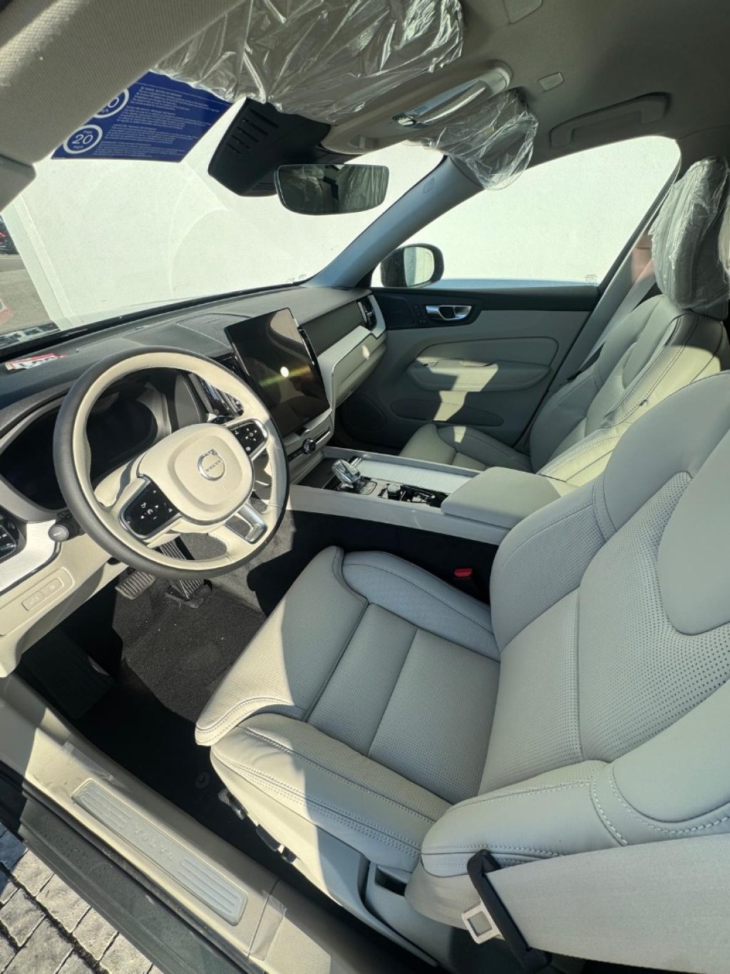 VOLVO XC60 T6 Plug-in hybrid AWD automatico Plus Dark - Grid Foto 9