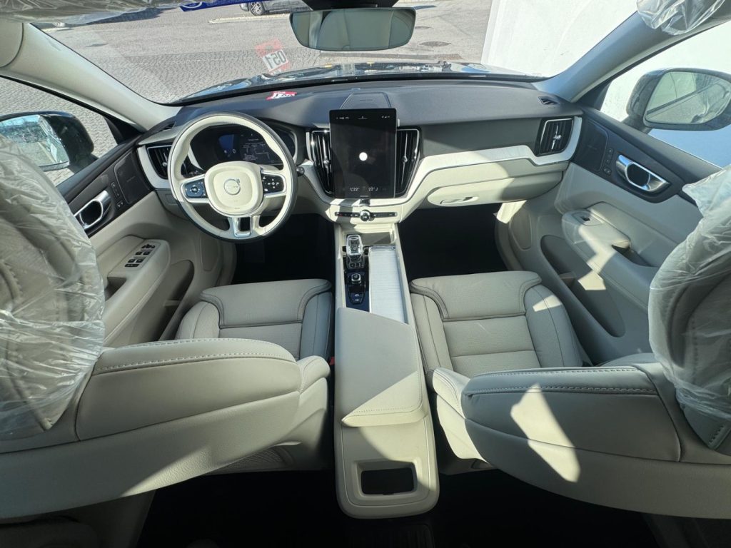 VOLVO XC60 T6 Plug-in hybrid AWD automatico Plus Dark - Grid Foto 10