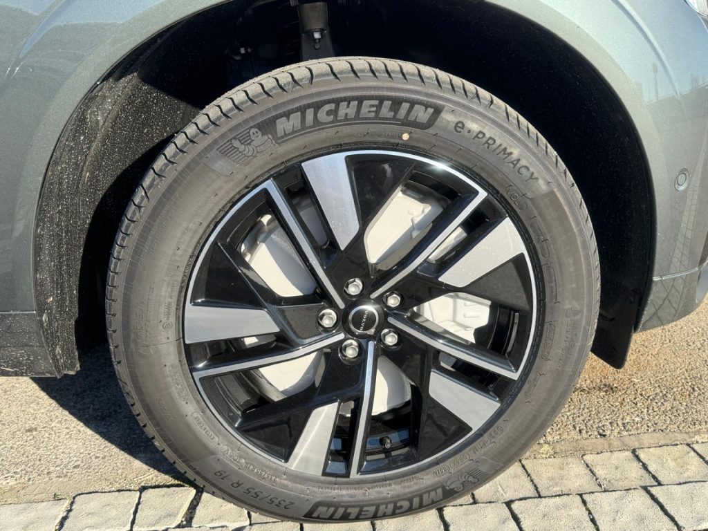 VOLVO XC60 T6 Plug-in hybrid AWD automatico Plus Dark - Grid Foto 13