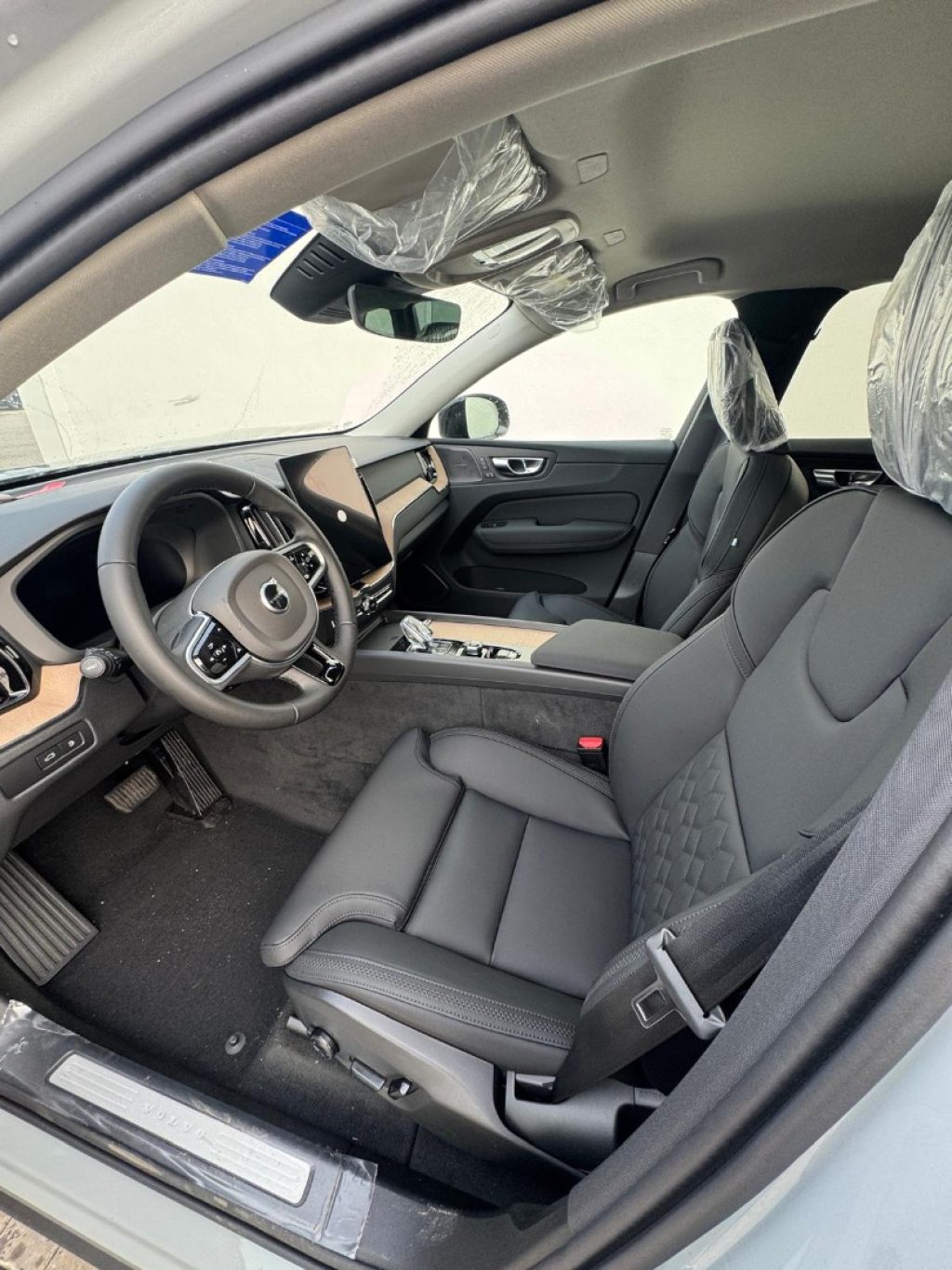 VOLVO XC60 T6 Plug-in hybrid AWD automatico Plus Dark - Grid Foto 9