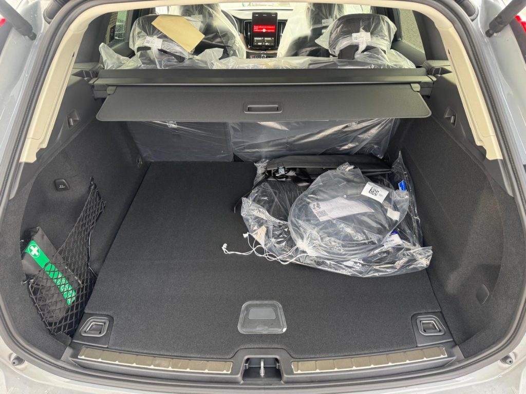 VOLVO XC60 T6 Plug-in hybrid AWD automatico Plus Dark - Grid Foto 12