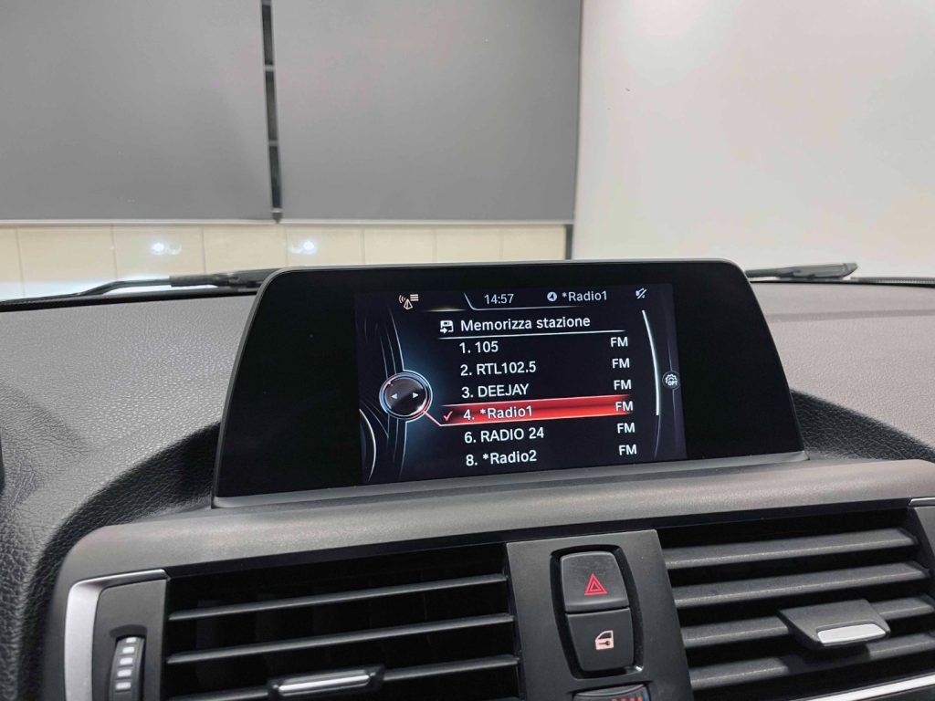 BMW 118 D URBAN 5P AUTO - 23