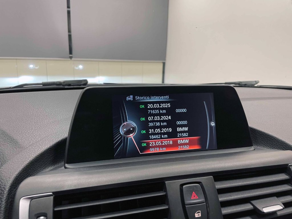 BMW 118 D URBAN 5P AUTO - 26