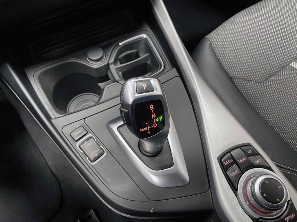 BMW 118 D URBAN 5P AUTO - 28