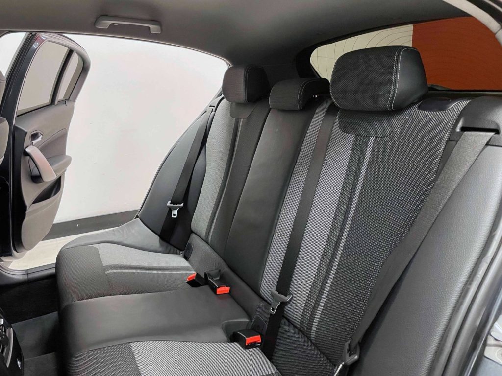 BMW 118 D URBAN 5P AUTO - 29