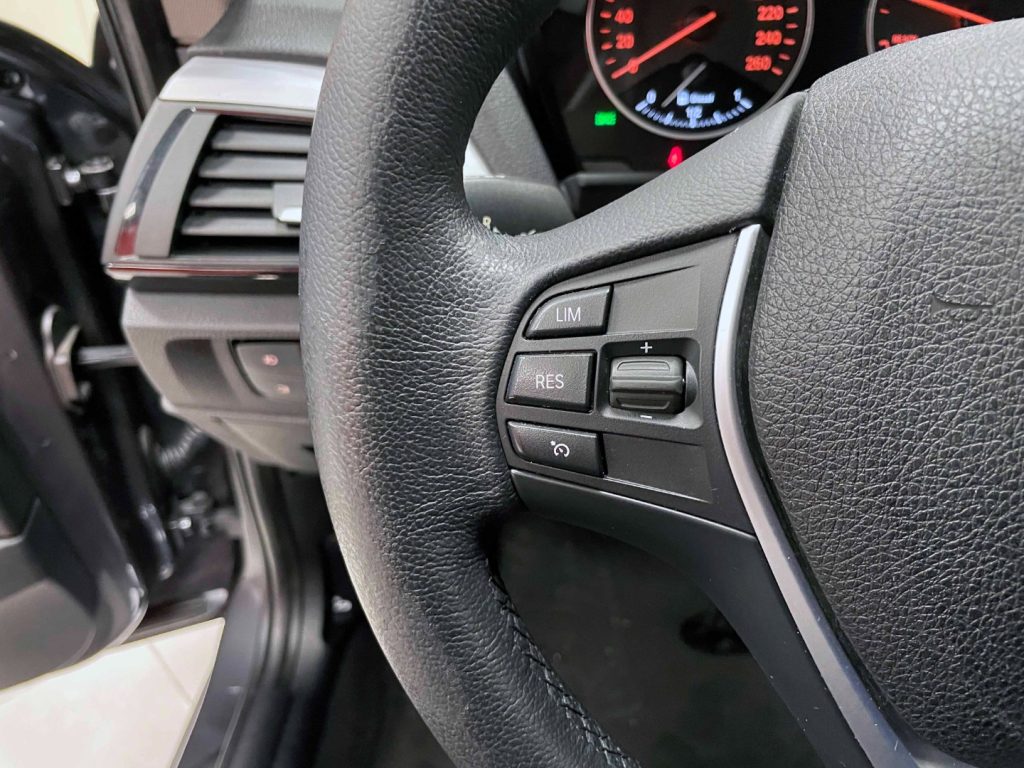 BMW 118 D URBAN 5P AUTO - 42