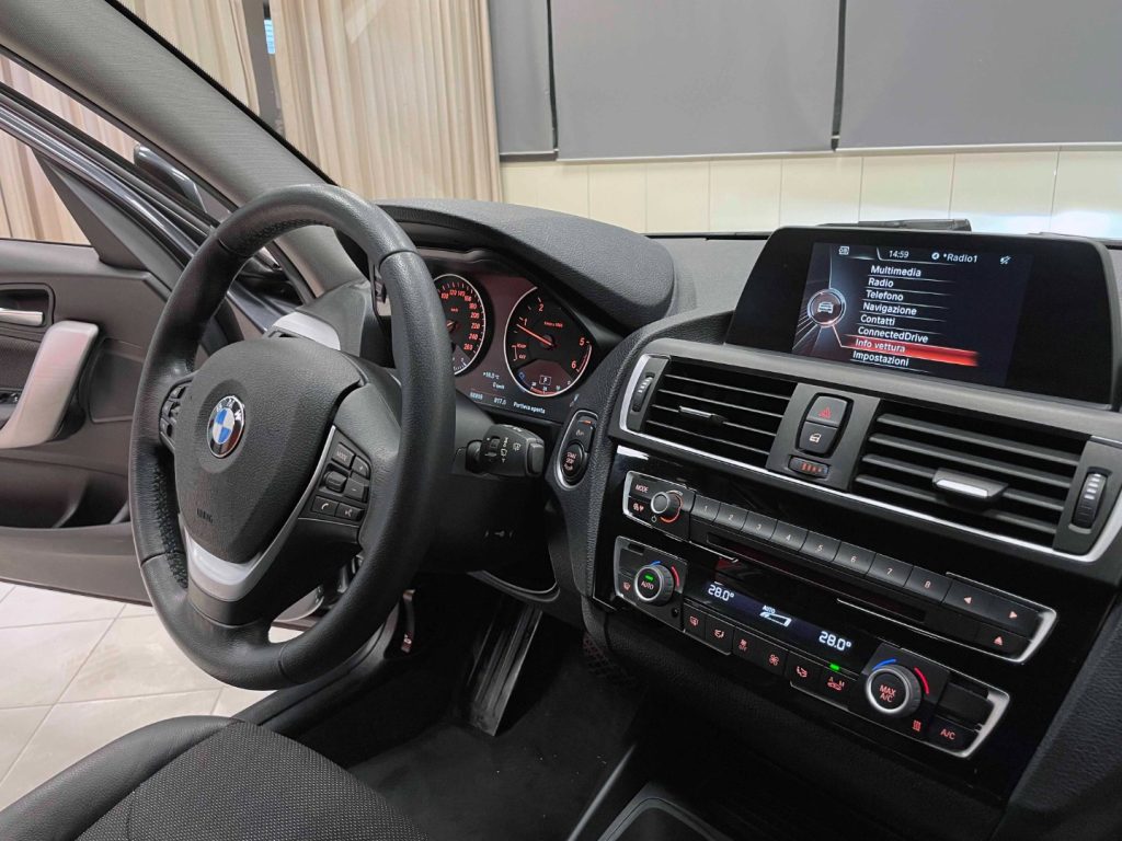 BMW 118 D URBAN 5P AUTO - 52