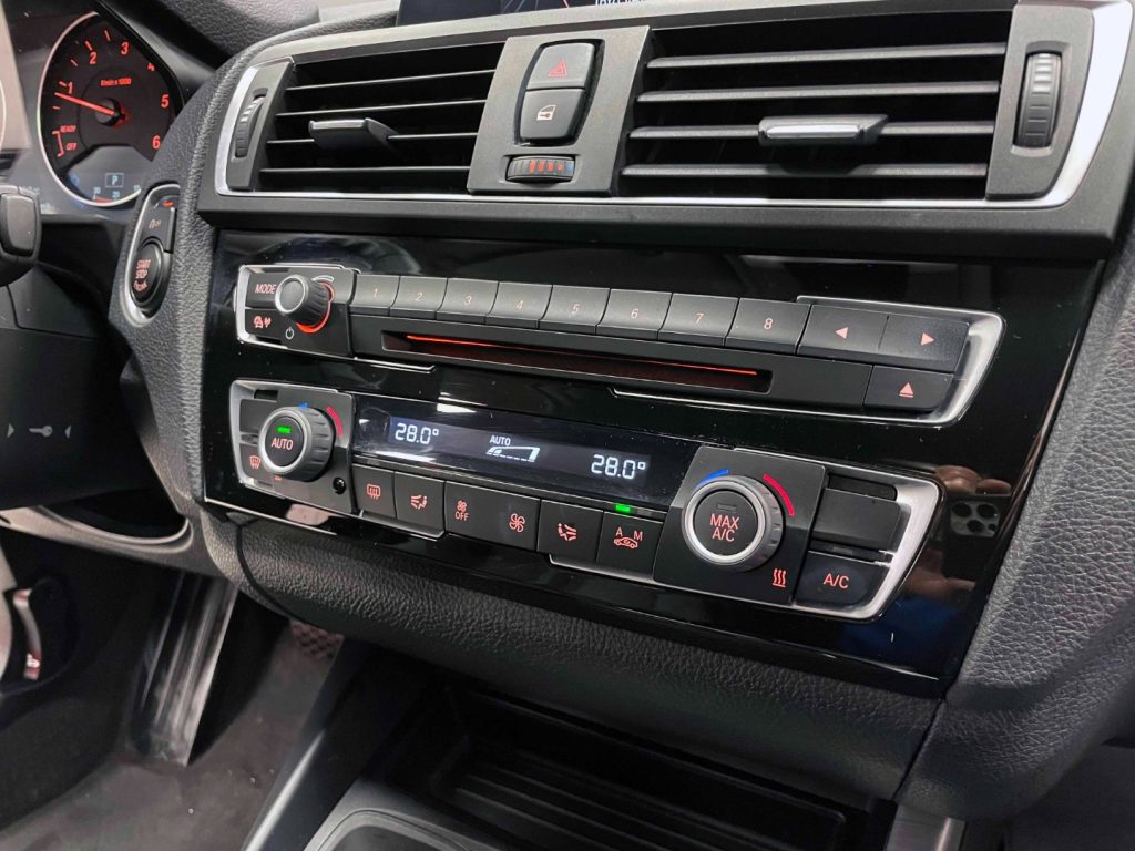 BMW 118 D URBAN 5P AUTO - 54