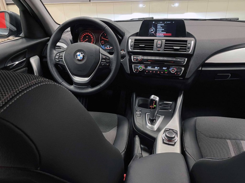 BMW 118 D URBAN 5P AUTO - 57