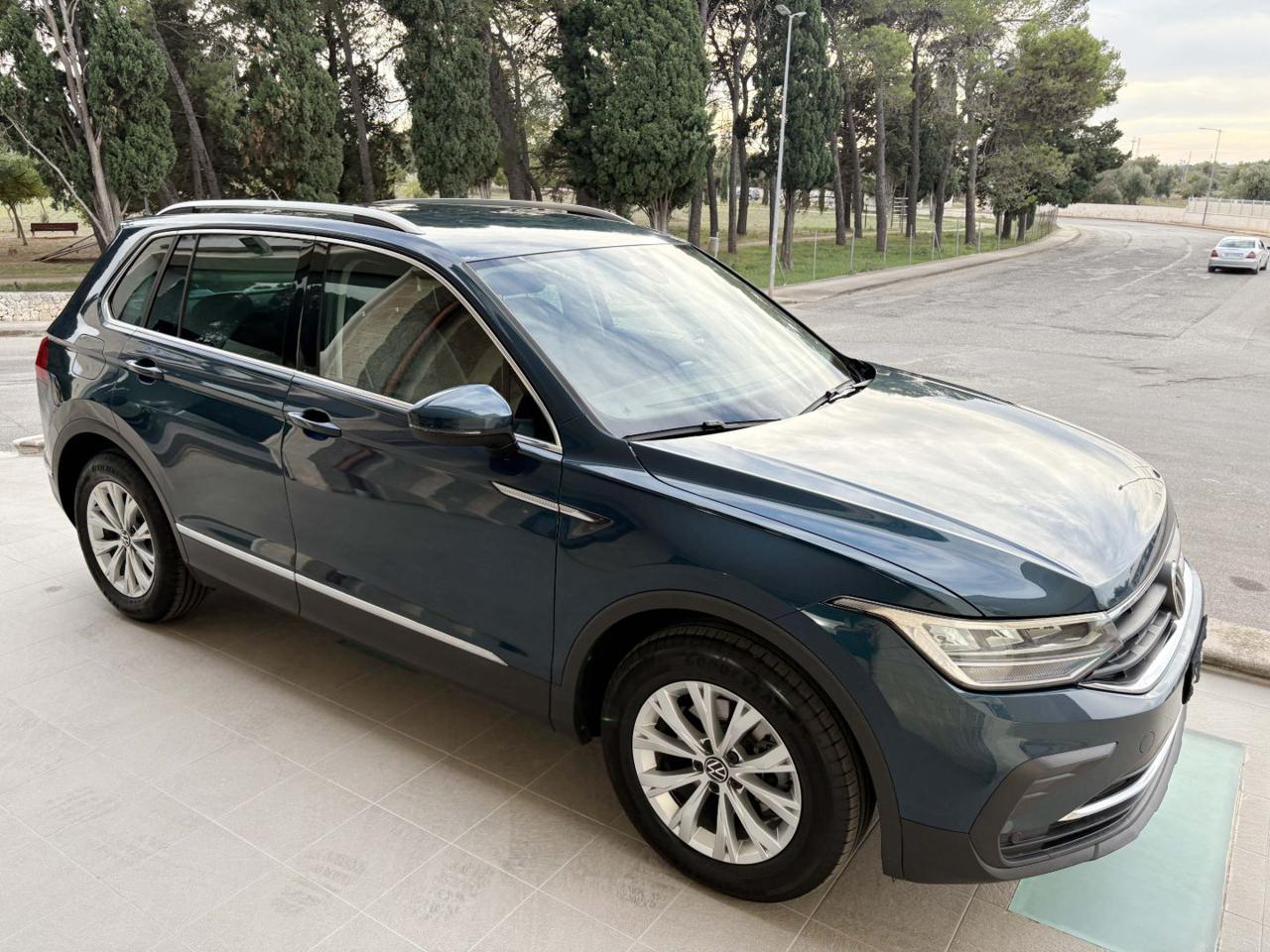 VOLKSWAGEN Tiguan 2.0 TDI 150 CV SCR DSG Life - 3
