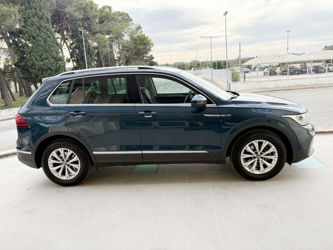 VOLKSWAGEN Tiguan 2.0 TDI 150 CV SCR DSG Life - 4
